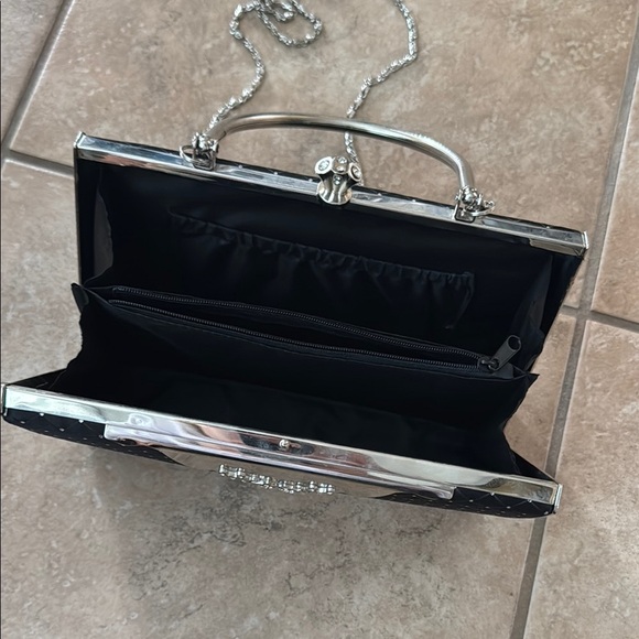 Elegant Black and Silver Clutch with Textured Sparkle - Picture 2 of 3